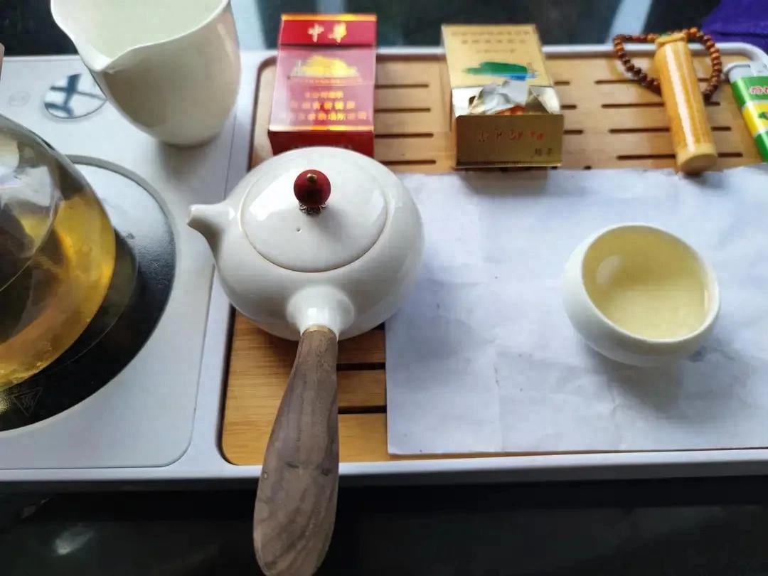 曾经辉煌一时，现在出门都拿不出手的3种烟，却是以前70后的最爱插图