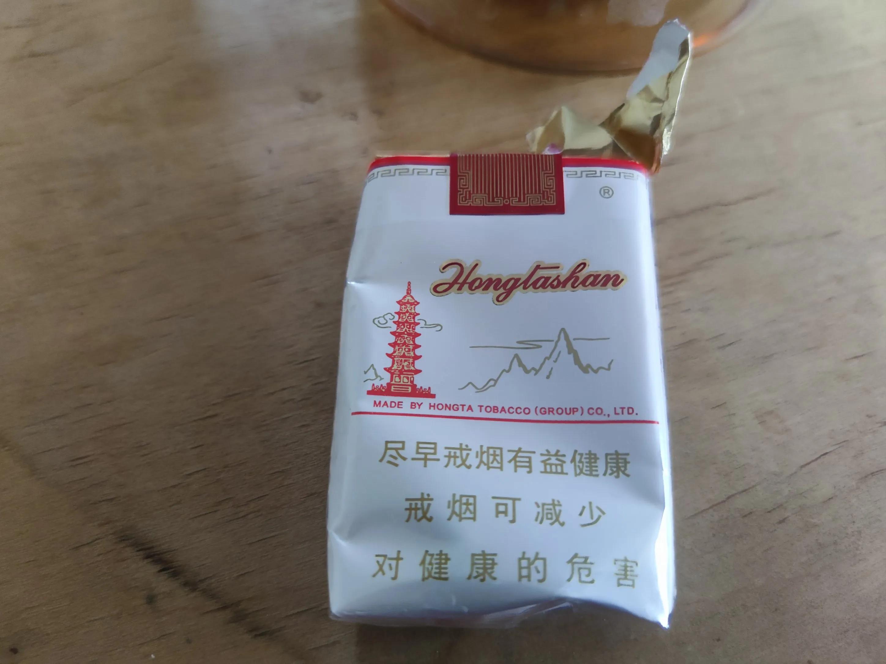 曾经辉煌一时，现在出门都拿不出手的3种烟，却是以前70后的最爱插图1
